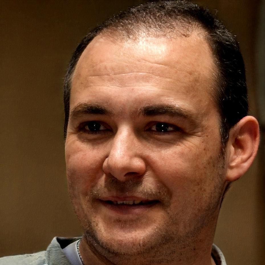 Portrait de Alain Rousseau, expert en technologies financières